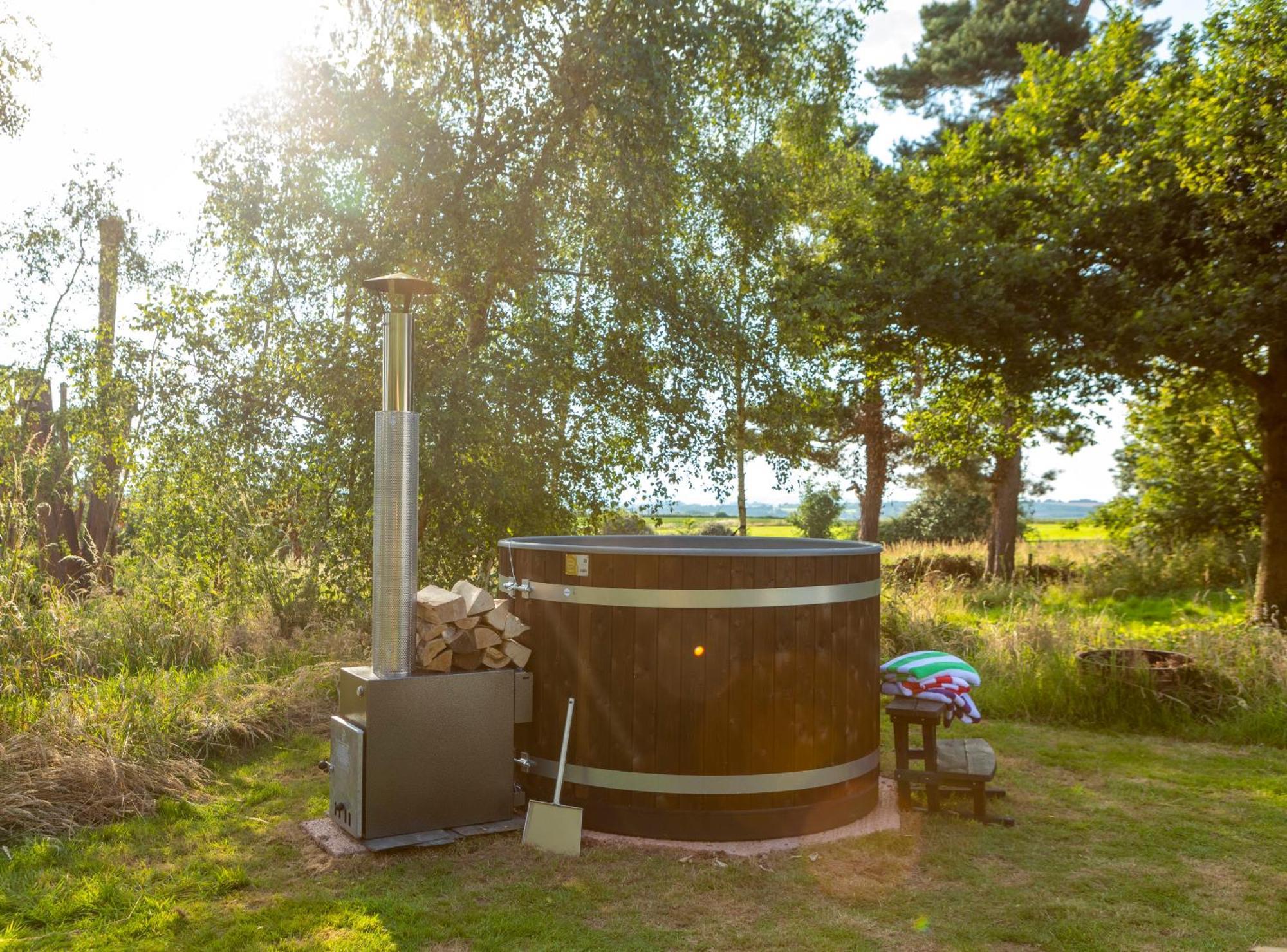 Luxury tent Stargazer Glamping Uk Orion 4-person Ross-on-Wye